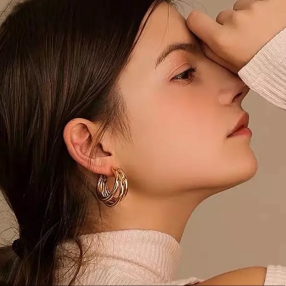 ¥ New 18k Gold Three-Layer Round Drop Earrings - Picture 2 of 7